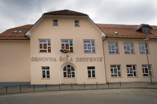 Destrnik001