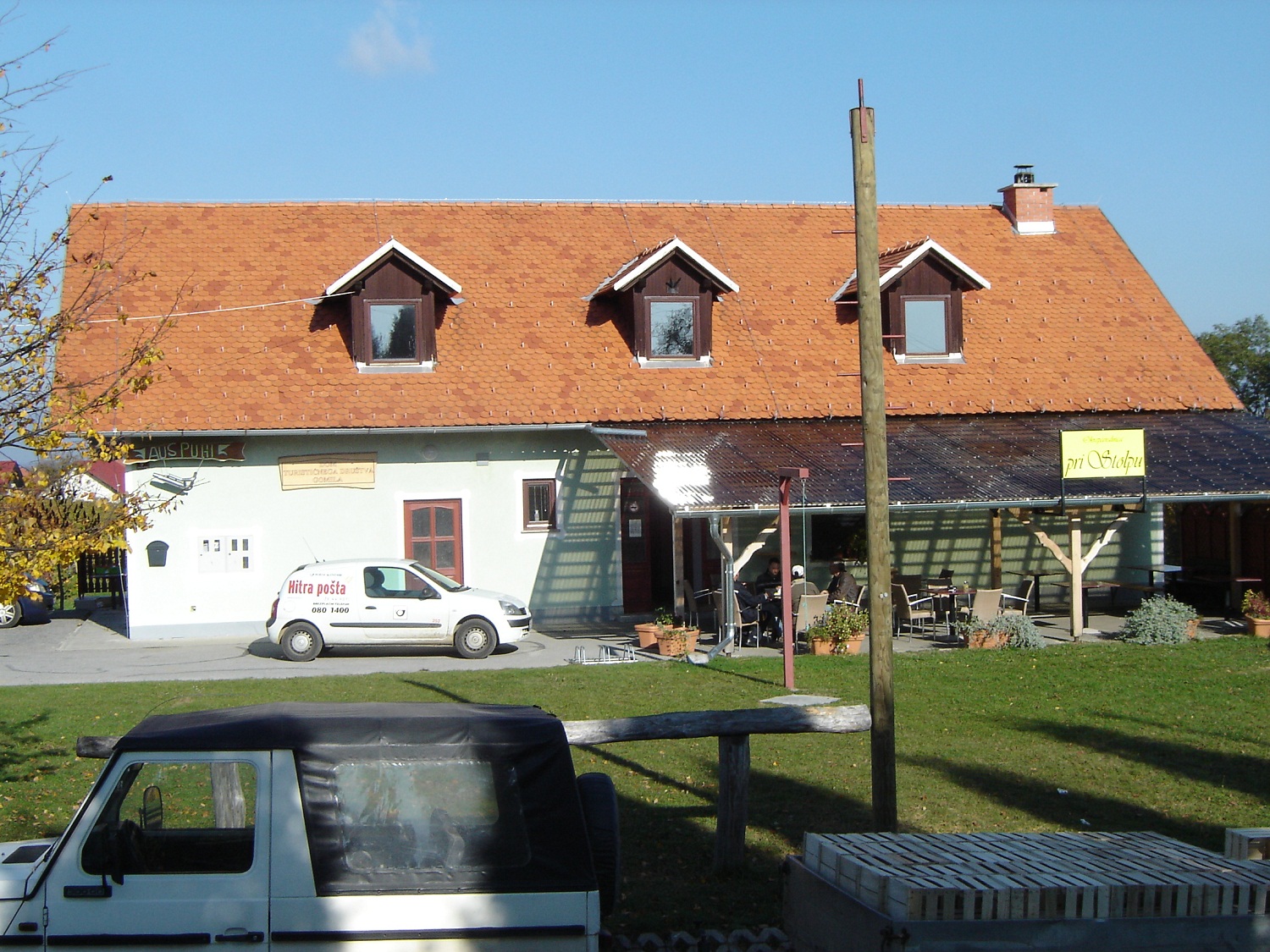 Razgledni stolp na Gomil s Turistinim domom2